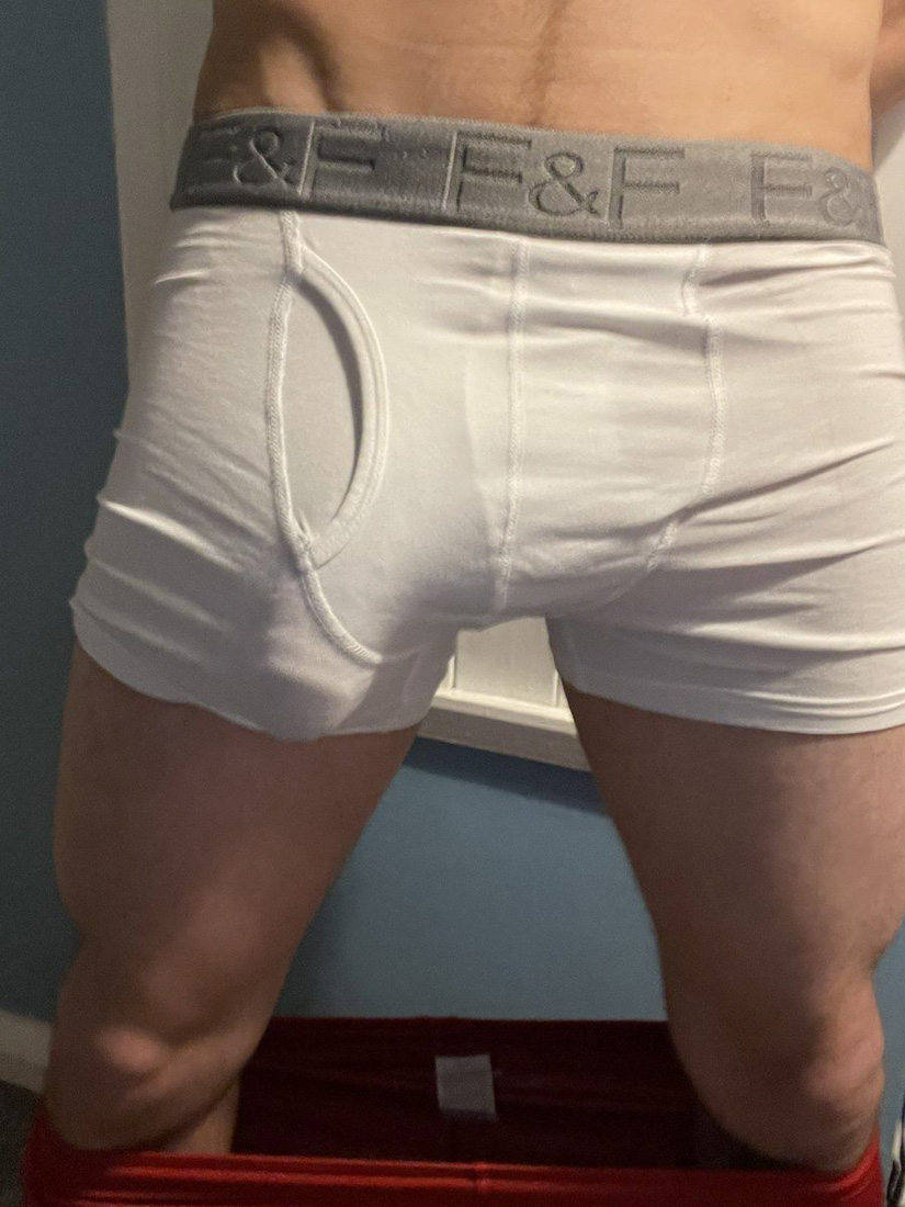 amateur penis shorts picture bulge
