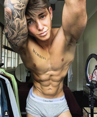 Pits & Abs Selfie in Calvins